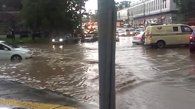 Потоп в Москве 22.05.2015 (17:30 - 17:40) смотреть онлайн