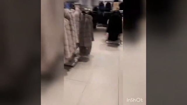 Сбежавшая обезьяна, драка с человеком среди дорогих шуб, мега белая дача смотреть онлайн