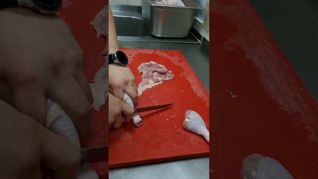 Гайд по разборке курицы на фарш смотреть онлайн