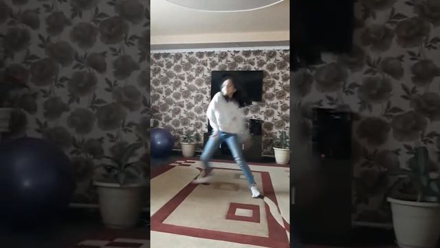 1 версия, танцы Элен и Аня. смотреть онлайн