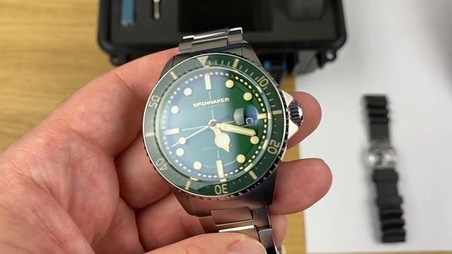 Spinnaker TESEI: титан, швейцарский калибр и зеленый циферблат!