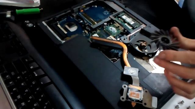 Разборка,чистка,смазка вентилятора,сборка ноутбука Acer Aspire 5520G смотреть онлайн