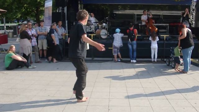 прикольный танец или жизнь удалась)))) смотреть онлайн