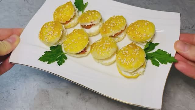 Ракушки из слоеного теста с красной рыбой и творожным сыром - изысканная закуска на праздничный стол