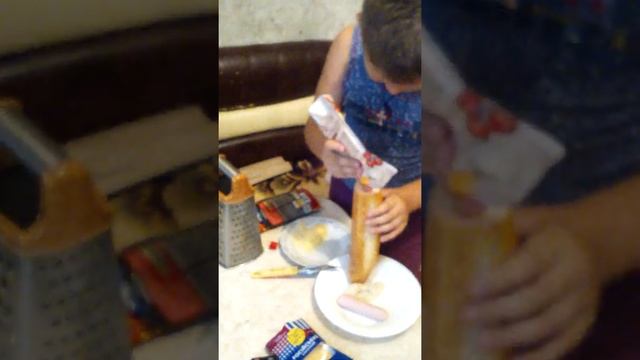 Рецепт хот-дога с натёртым сыром смотреть онлайн