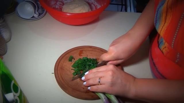 Сырные Лепешки с Зеленым Луком смотреть онлайн
