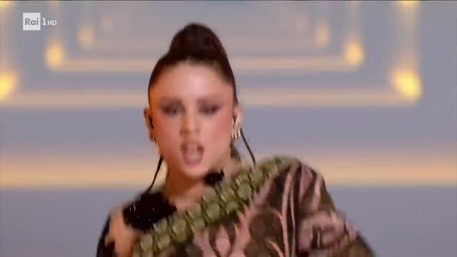 Sanremo 2024 - Angelina Mango Canta 