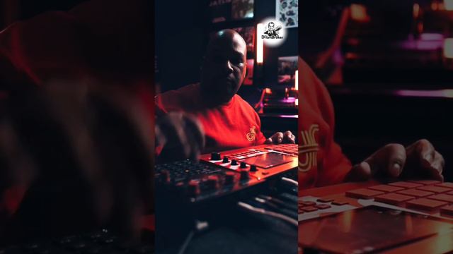 Beat making on the Akai MPC Live II Retro Edition #boombapbeats #beatmaker #mpclive2retro смотреть онлайн