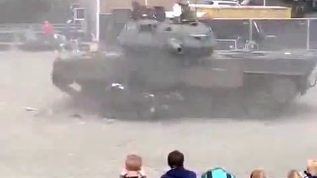 ТАНК ПРОТИВ ЛЕГКОВУШКИ смотреть онлайн