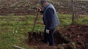 Выгребная яма для туалета в деревне/септик своими руками