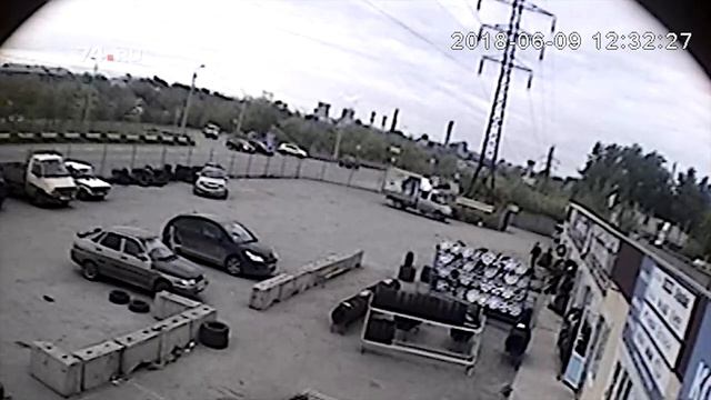 Сбегающий байкер попал в кадр