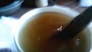 Кормлю пчел из банок !