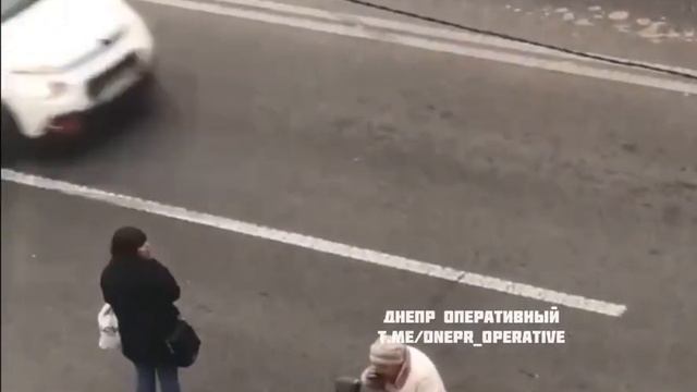 Бабушка с коляской в Днепре смотреть онлайн