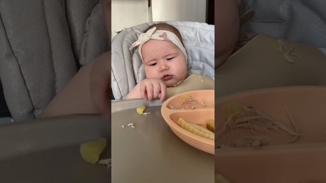 Банан = любовь?#6месяцев#самоприкорм#blw#6months#прикорм#кусочки#6monthsbaby#blwmenu#babyledweaning