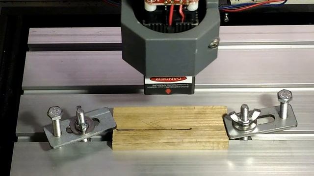 Брелок из дерева на лазерном станке с ЧПУ. CNC Laser Wood burning. смотреть онлайн