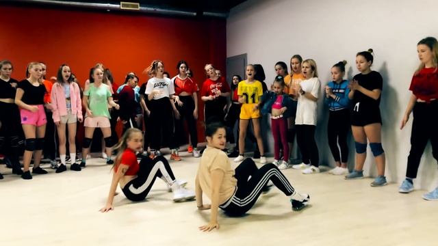 Танцы в Череповце с Дашей Драгуновой и Юлей Соловьевой | Хлеб - Техно | Танцевальный Центр ЭЛЕФАНК смотреть онлайн