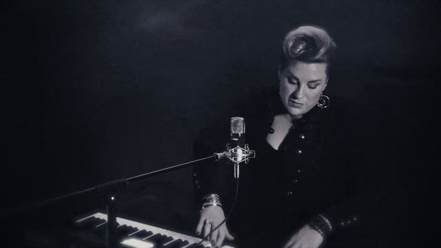 Love is a Losing Game - Cover by Eimear смотреть онлайн