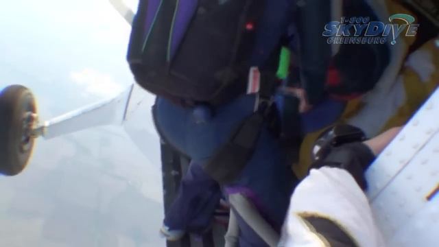 Erica Fearnow's AFF skydive! смотреть онлайн