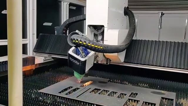 Лазерная резка под углом 45° Bodor S3015 3D в Канаде смотреть онлайн