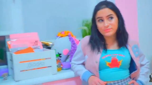 а говорила что не надо пользоваться утюжком для волос ??? смотреть онлайн