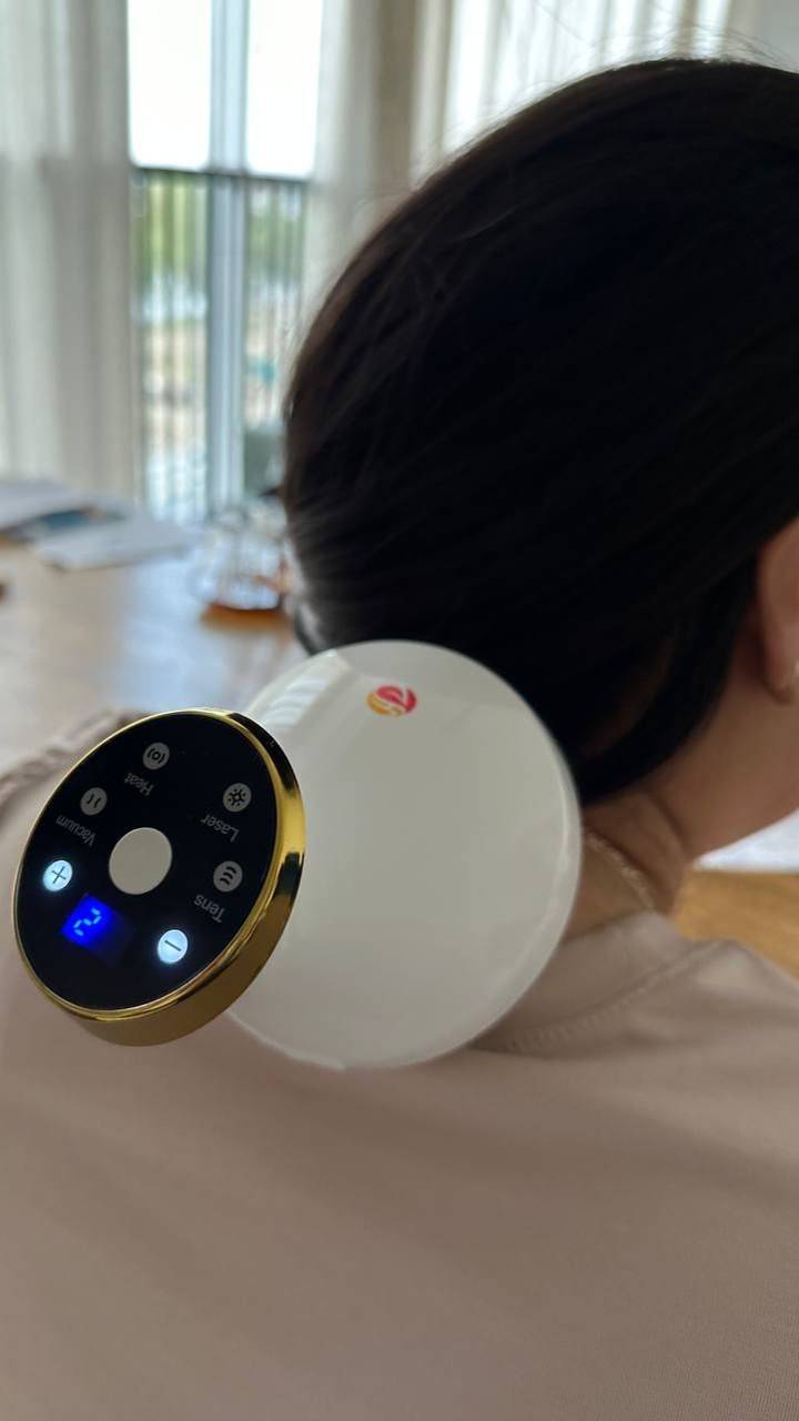 Массажер “Magic FOHERB” одновременно сочетает в себе несколько функций импульс, лазер, вакуум и терм смотреть онлайн