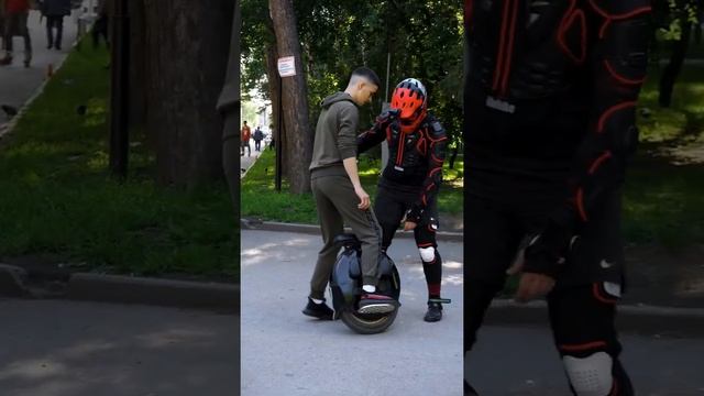Обучение езде на моноколесе! Научил парня кататься за 5 минут. смотреть онлайн