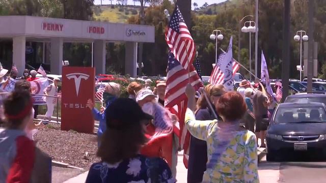 Dozens in Santa Barbara gather to support Tesla, push for California businesses to reopen смотреть онлайн