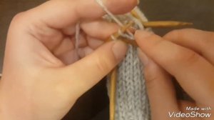 Вяжем большой палец варежек.