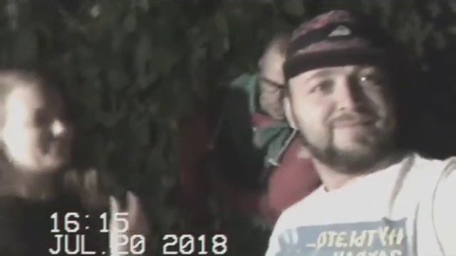 У настоящих друзей появляются какие-то общие шутки, которые сложно объяснить постороннему смотреть онлайн