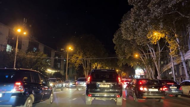Тбилиси. С проспекта Царицы Кетеван отправляемся в Сабуртало. Вечерний маршрут. смотреть онлайн