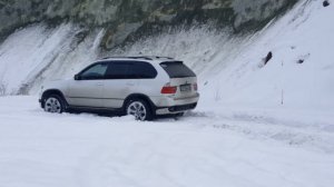 Снег сверху снизу лед. БМВ Х5 4.8 IS. Х-ДРАЙВ