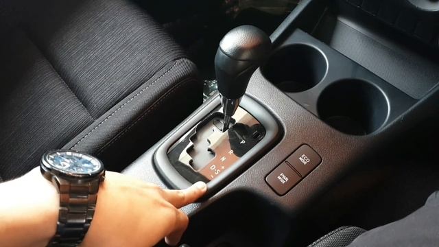 พาชม!! Toyota Hilux Revo Double Cab Z-Edition 2.4 ENTRY AT 4x2 ราคา 739,000 บาท #เซลล์แจ๊บ смотреть онлайн