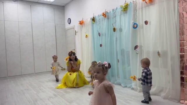 Праздник осени в мини-садике "Династия-Коммунарка" смотреть онлайн