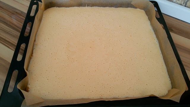 СЕКРЕТ БИСКВИТНОГО РУЛЕТА БЕЗ ТРЕЩИН. БИСКВИТНЫЙ РУЛЕТ С ЯБЛОКАМИ. смотреть онлайн