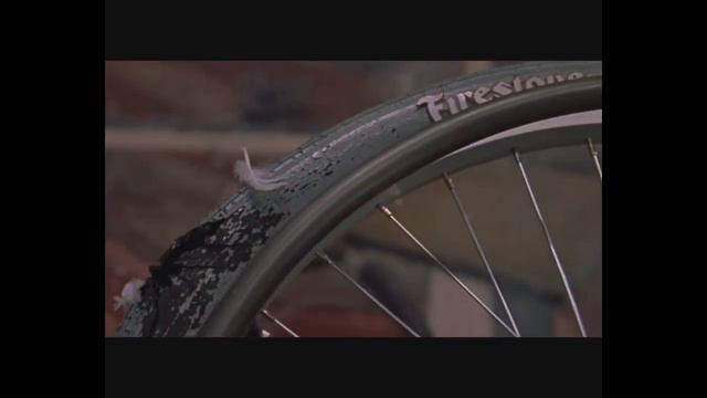 Киноляпы в фильме Очень страшное кино(выпуск 10:Scary Movie 5) смотреть онлайн