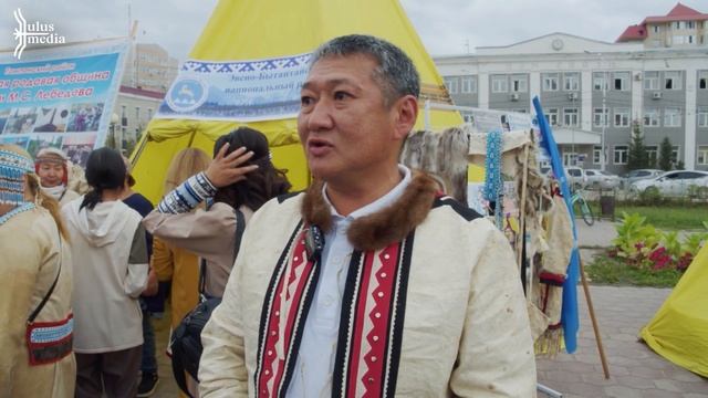 СЮЖЕТ: Якутяне прошлись в парадном шествии в День коренных народов мира смотреть онлайн