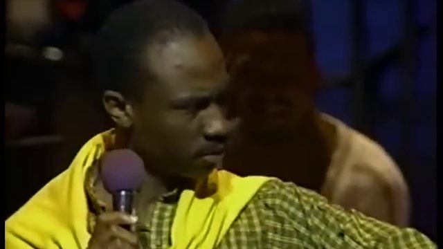 Amateur Night At The Apollo Audience Goes BAT-SH*T CRAZY!!! смотреть онлайн