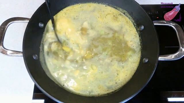 Густой Суп из зеленого горошка и куриной грудки. Гороховый Суп с курицей и сельдереем. смотреть онлайн