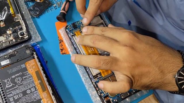 Замена экрана Samsung Galaxy Cracked Screen Restoration - LCD Screen Replacement смотреть онлайн