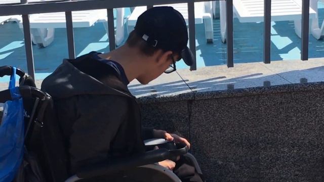 Анапа.Море цветёт .Прогулка по Набережной смотреть онлайн