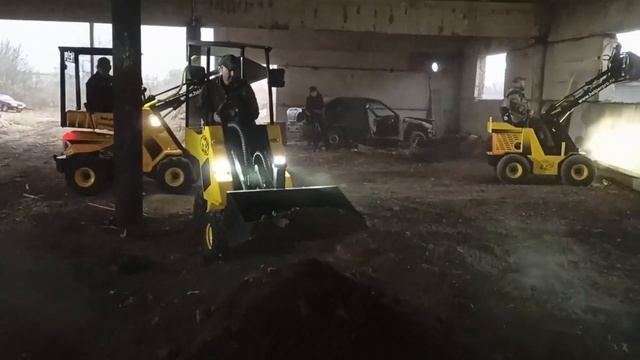 Видеообзор бортоповоротного мини погрузчика смотреть онлайн