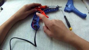 Что внутри клеевого пистолета.