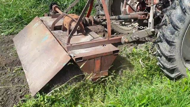 20150819 121854 фрезерование почвы самодельной фрезой на тракторе Т-25 смотреть онлайн