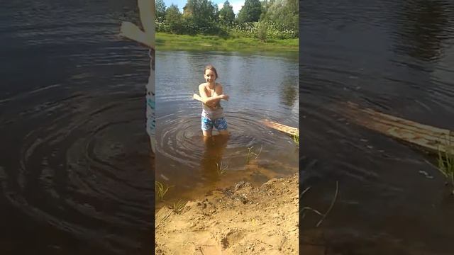 ОТКРЫЛИ КУПАЛЬНЫЙ СЕЗОН// КУПАЮСЬ В ОДЕЖДЕ:) смотреть онлайн
