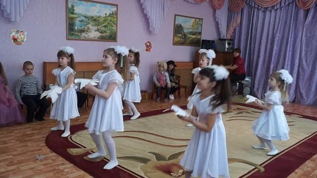 Детский сад №5 "Ёлочка" - Танец с голубями смотреть онлайн