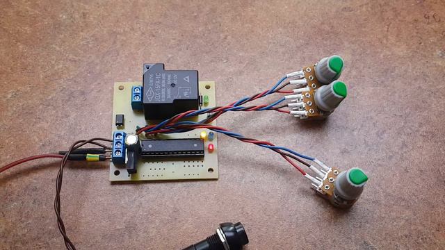 Przerywacz w Przerywaczu cyklicznym 3 potencjometry we impulsu aktywacji Generator смотреть онлайн