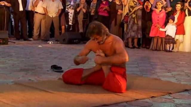 Человек змея в Дагестане. Мухтар Гусенгаджиев #short #lezginkadance #caucasiandance