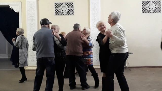 Скоро осень.Танцевальный вечер в харьковском клубе. смотреть онлайн