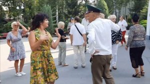 КАЧАЕТСЯ ВАГОН,СТУЧАТ КОЛЕСА ГЛУХО