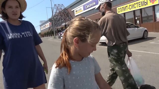 Саша покупает себе КРУТЫЕ подарки на подаренные деньги ! И Жене с Томой тоже купили. 21.07.23. смотреть онлайн